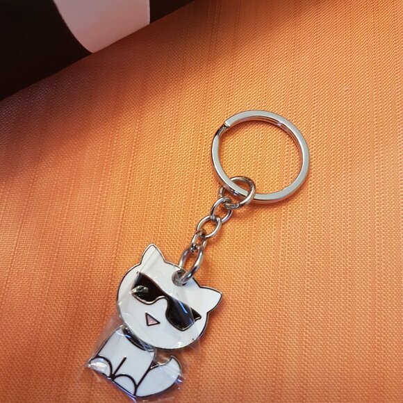 Karl Lagerfeld silver and white color Cat Keychain - Picture 4 of 5